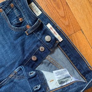 Levi’s Wedgie Straight Jeans 🦋 Size 23